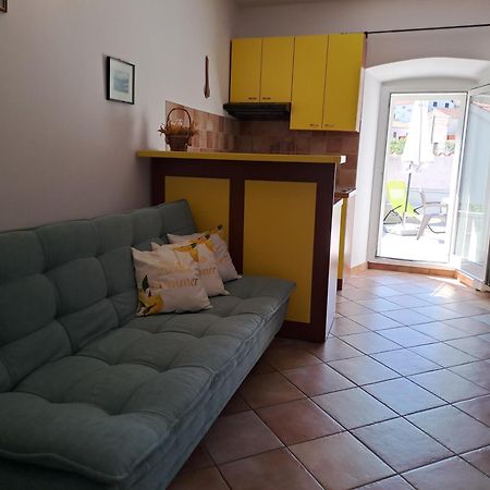 Appartamento Greta Vrbnik Esterno foto