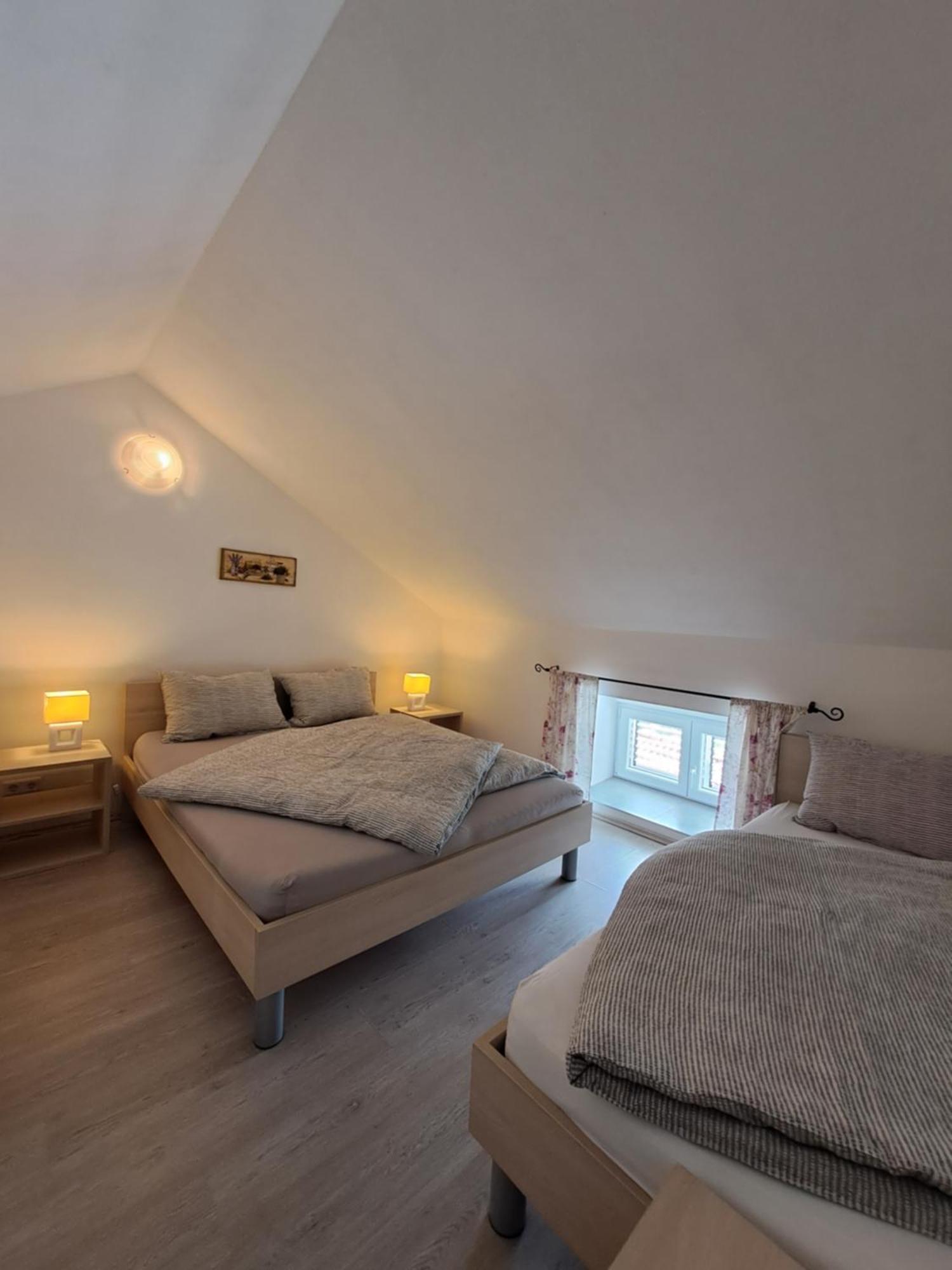 Appartamento Greta Vrbnik Esterno foto