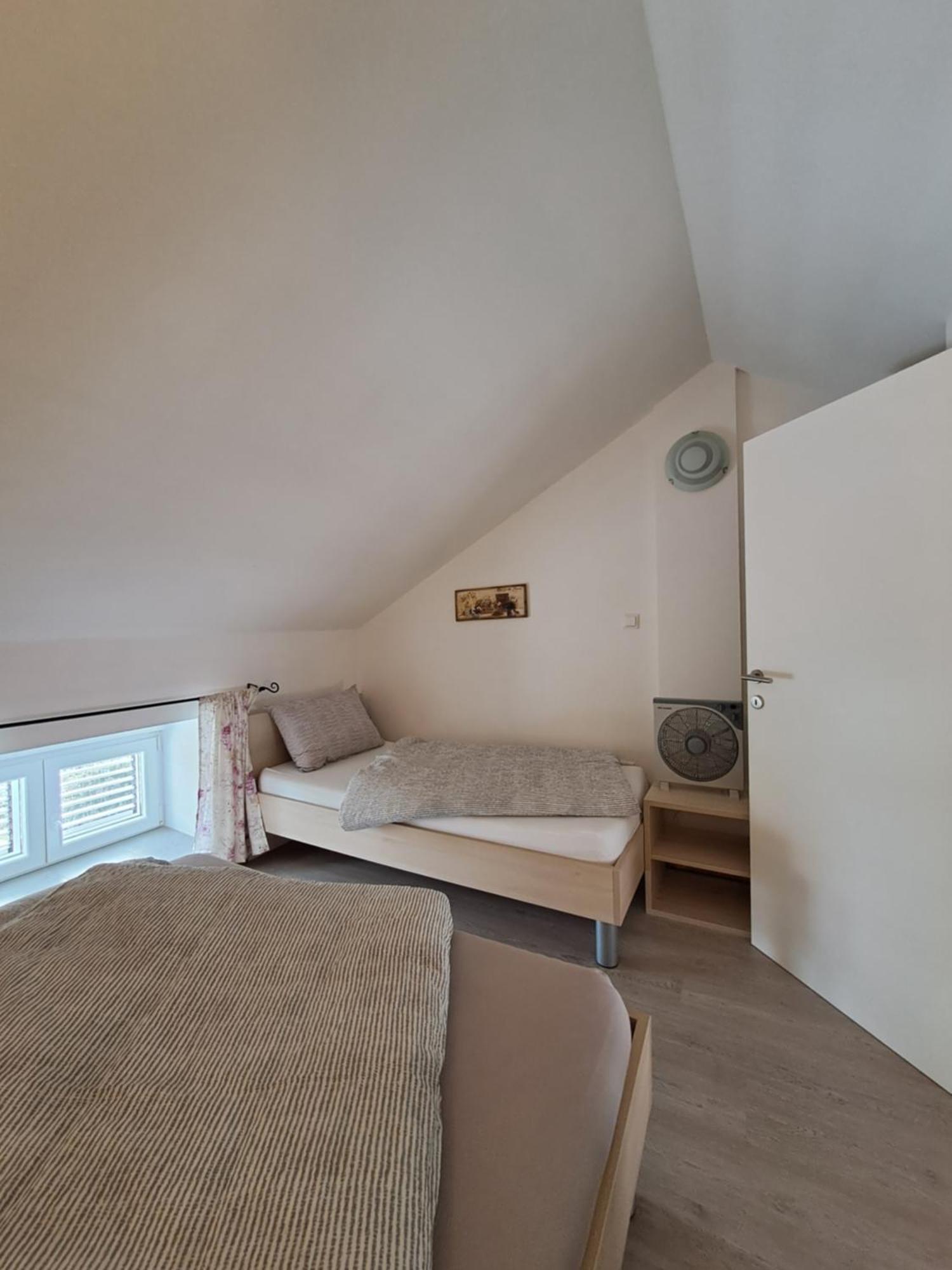 Appartamento Greta Vrbnik Esterno foto