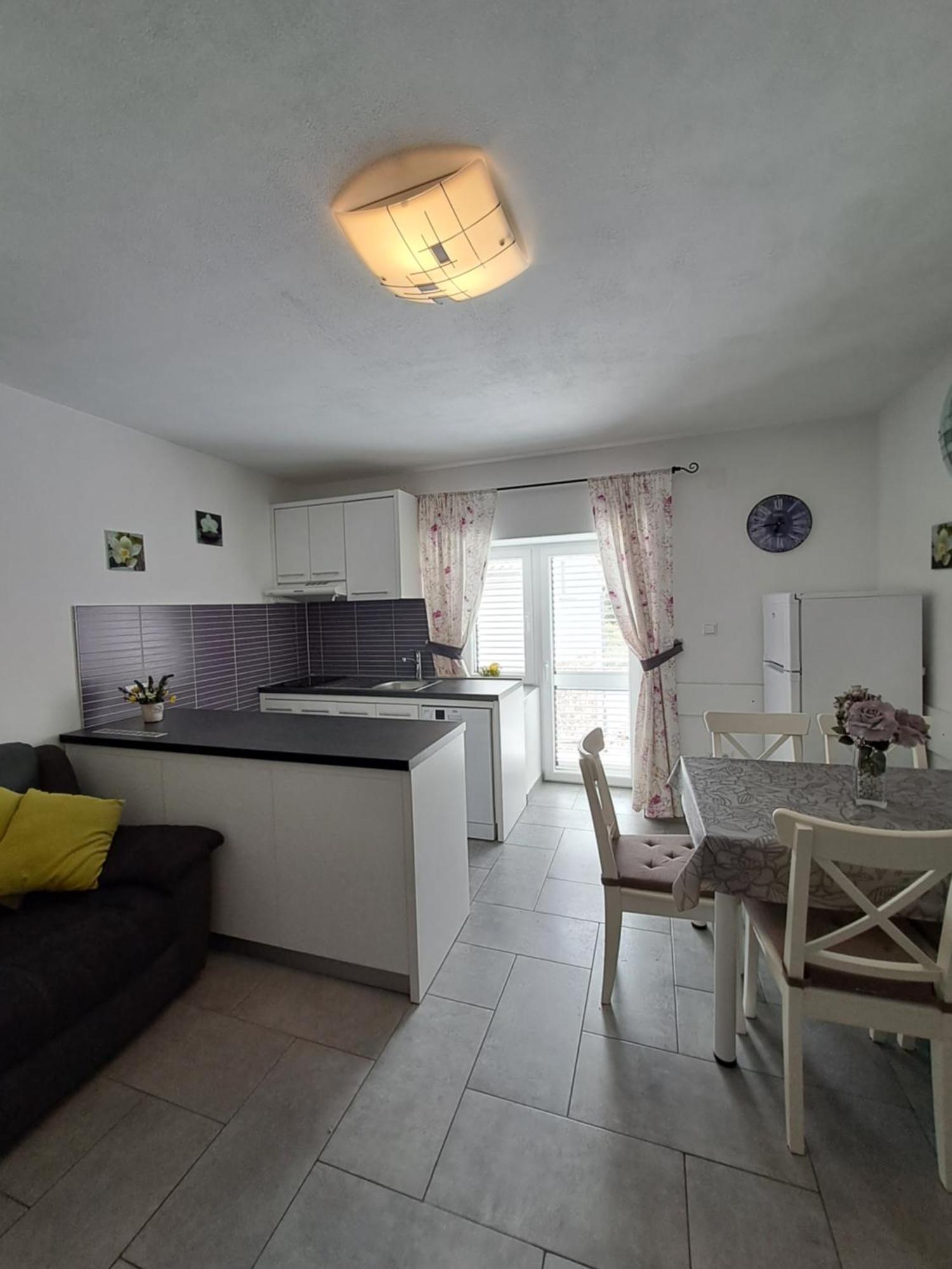 Appartamento Greta Vrbnik Esterno foto
