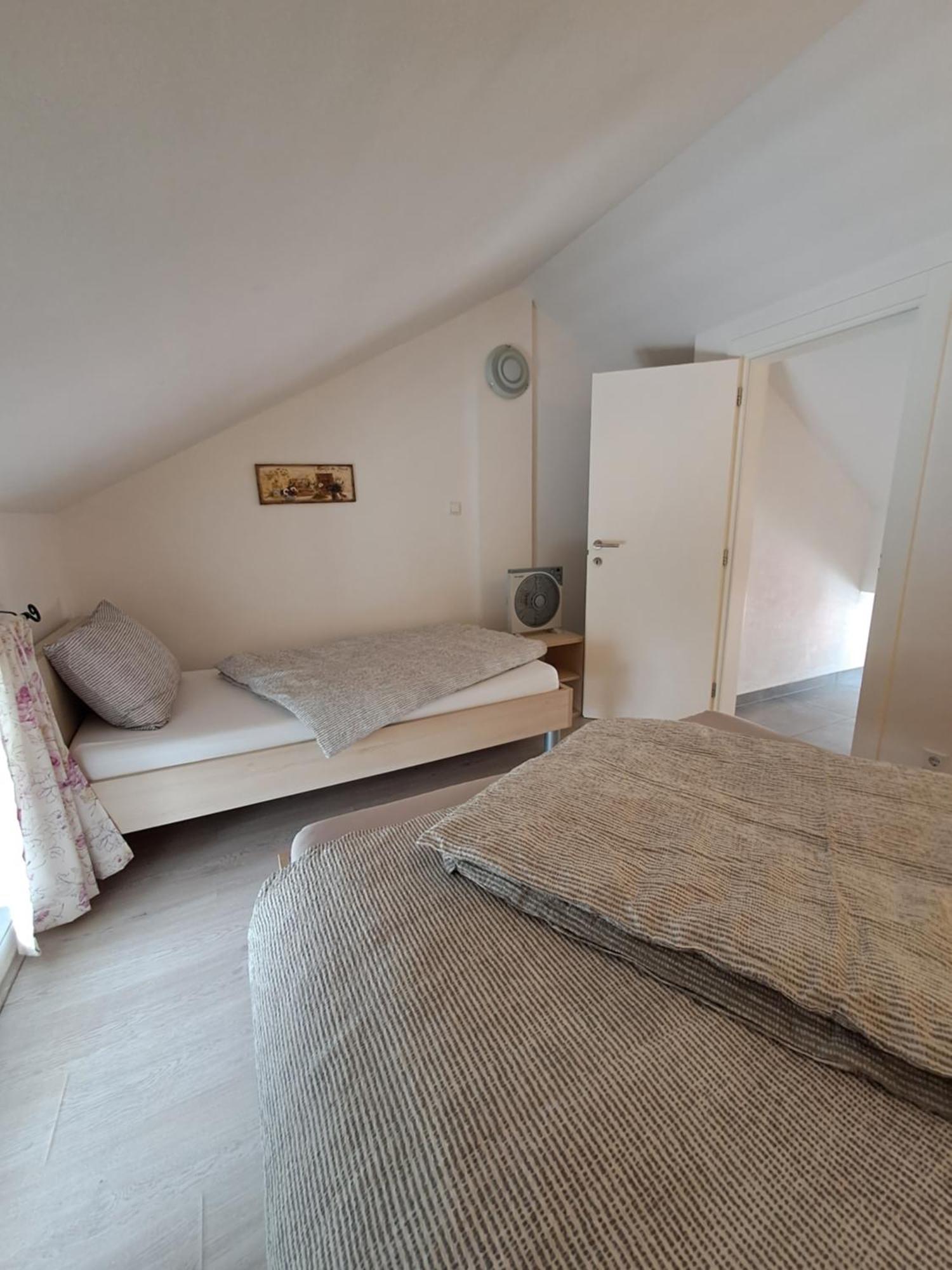 Appartamento Greta Vrbnik Esterno foto