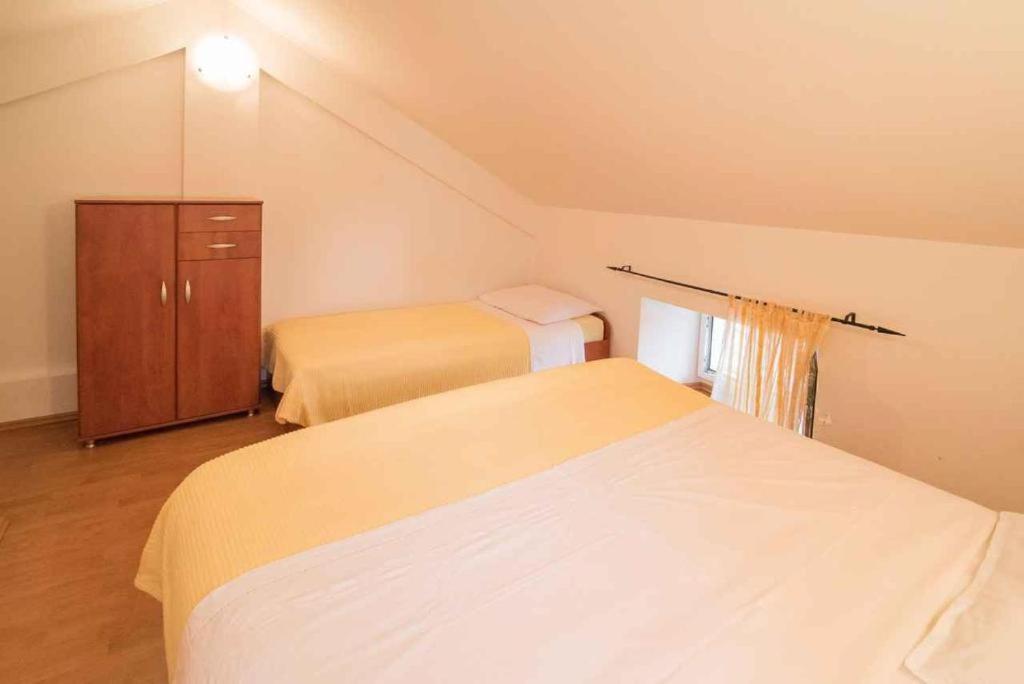 Appartamento Greta Vrbnik Esterno foto