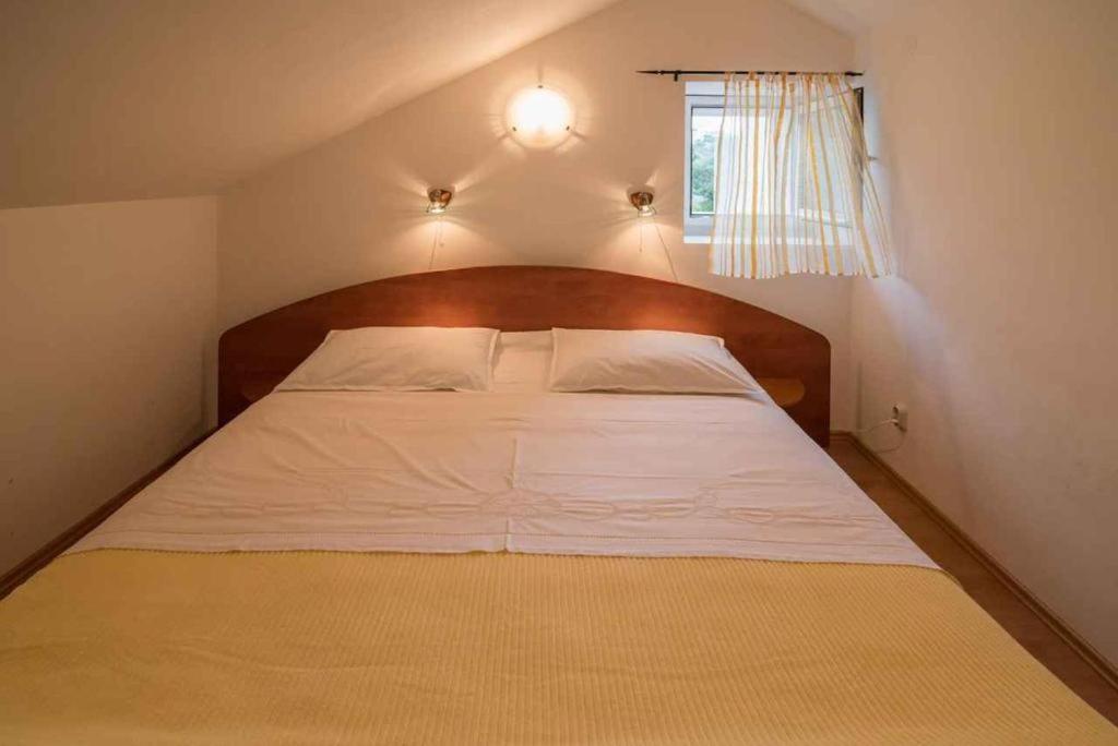 Appartamento Greta Vrbnik Esterno foto