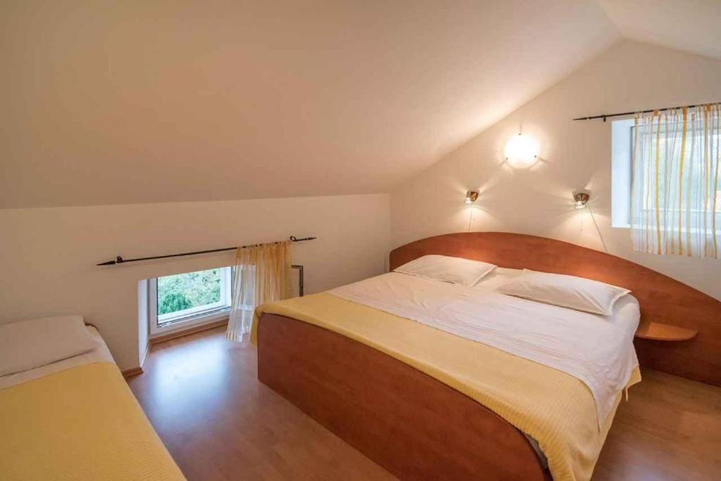 Appartamento Greta Vrbnik Esterno foto