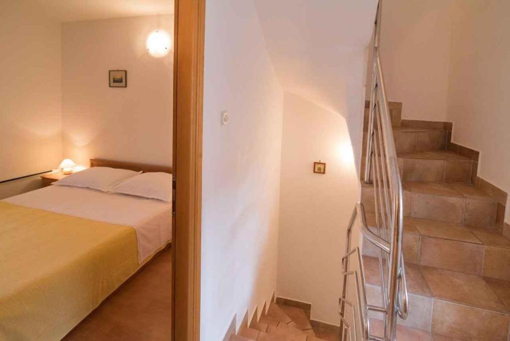 Appartamento Greta Vrbnik Esterno foto