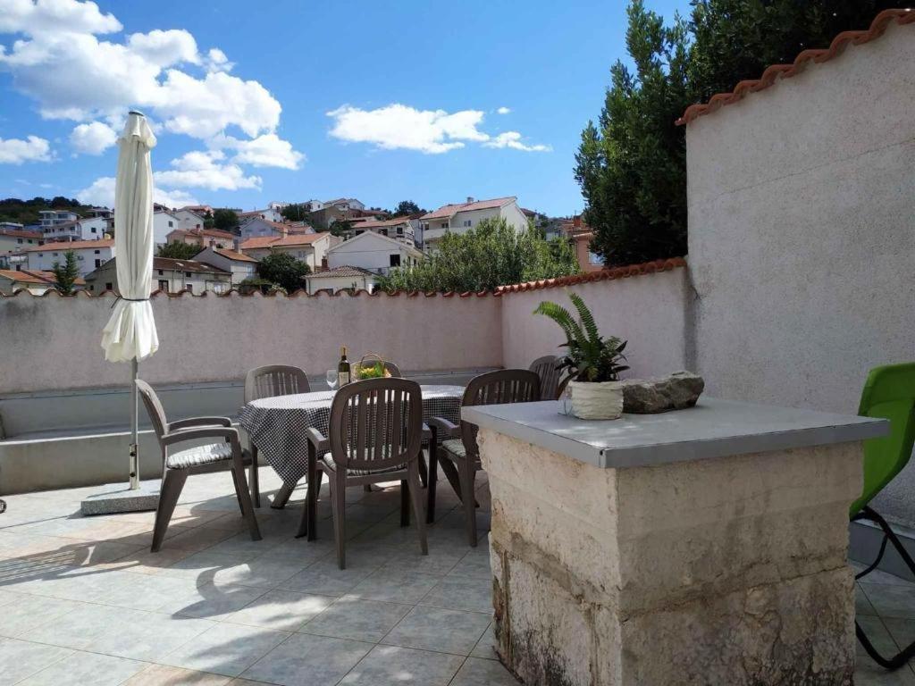 Appartamento Greta Vrbnik Esterno foto