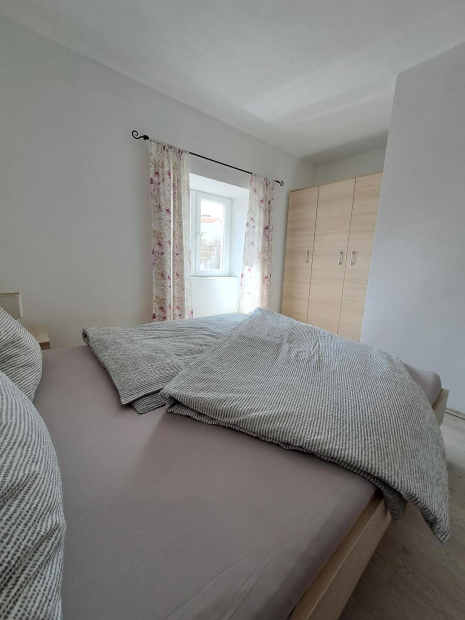 Appartamento Greta Vrbnik Esterno foto