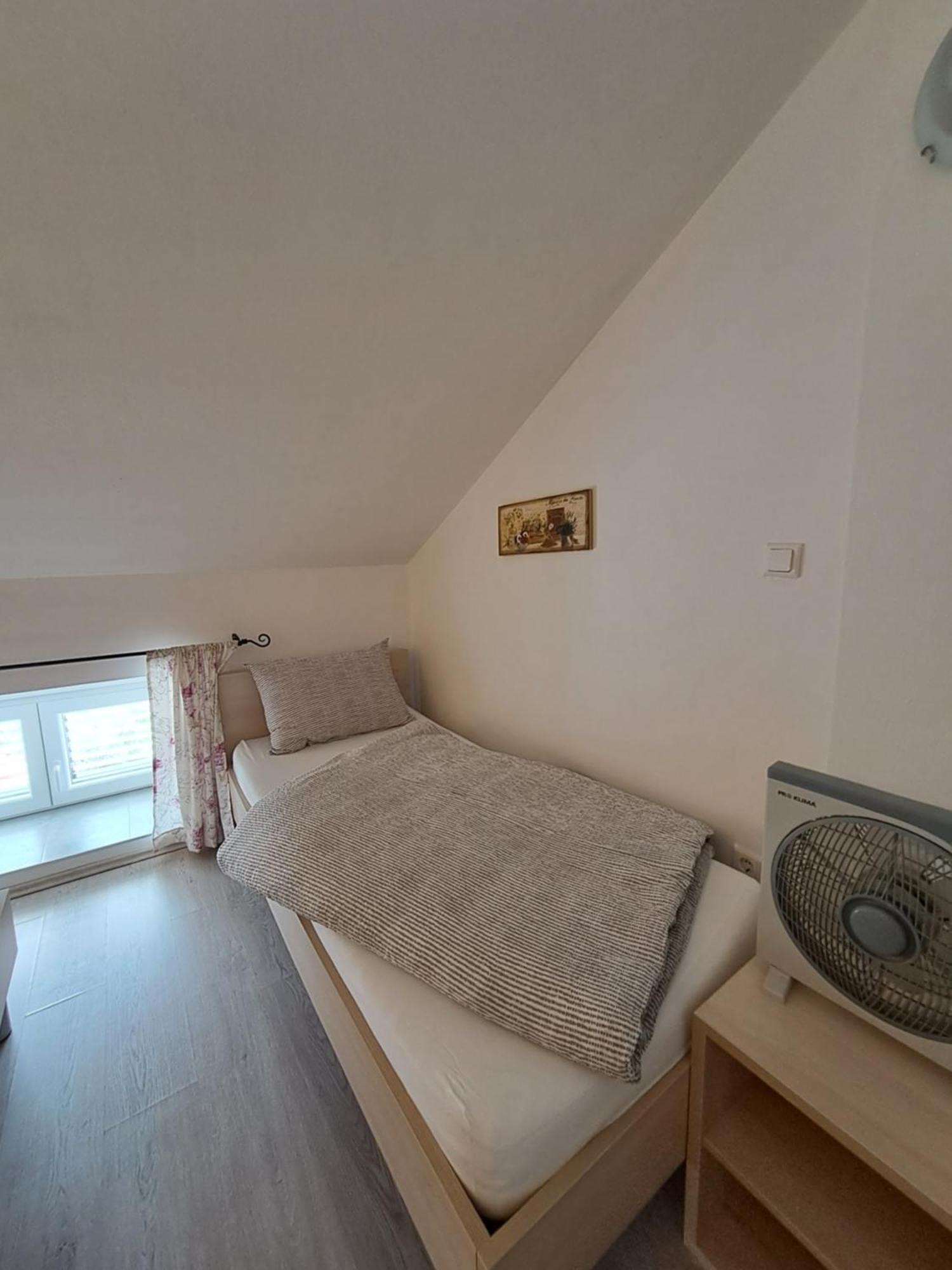 Appartamento Greta Vrbnik Esterno foto