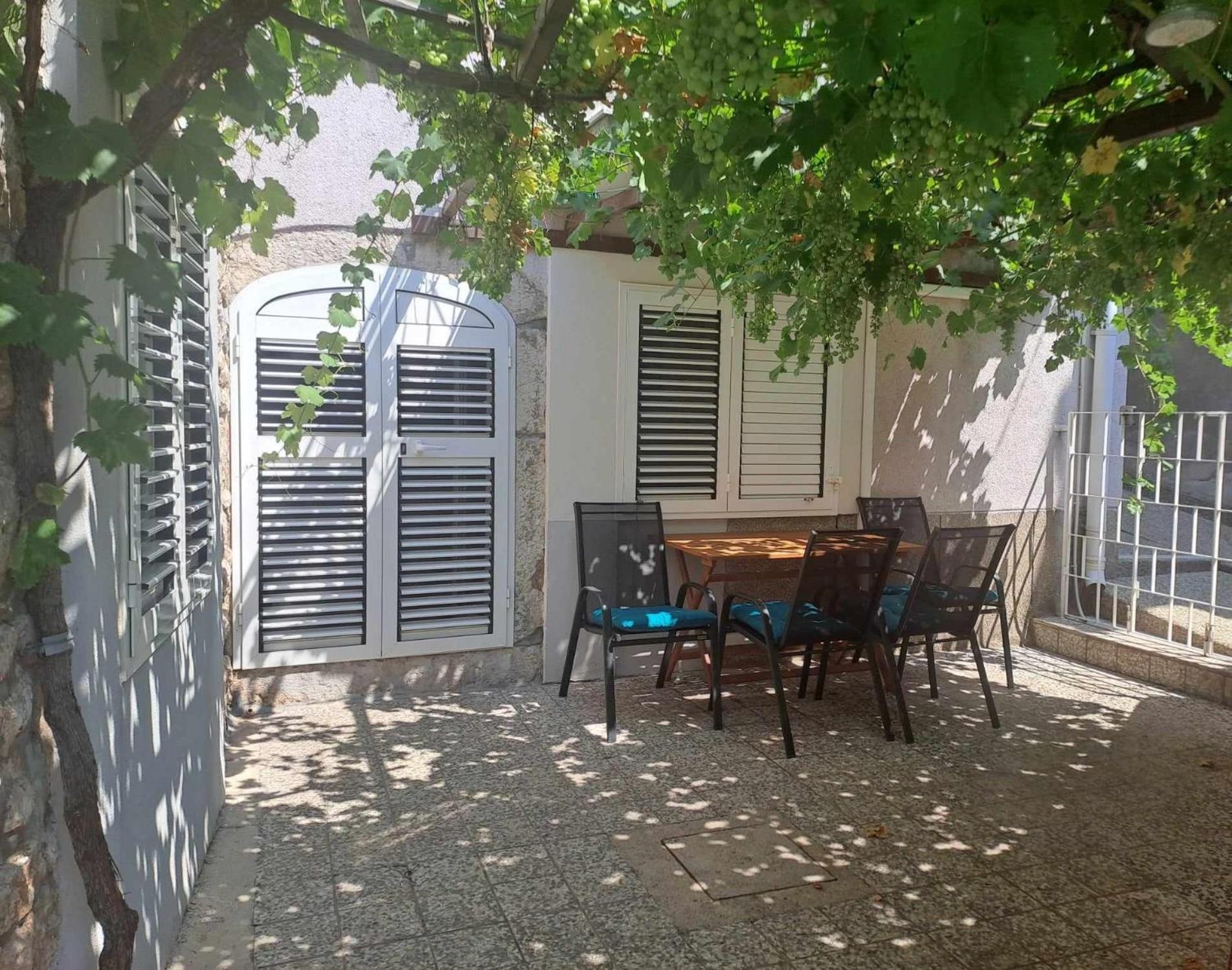 Appartamento Greta Vrbnik Esterno foto